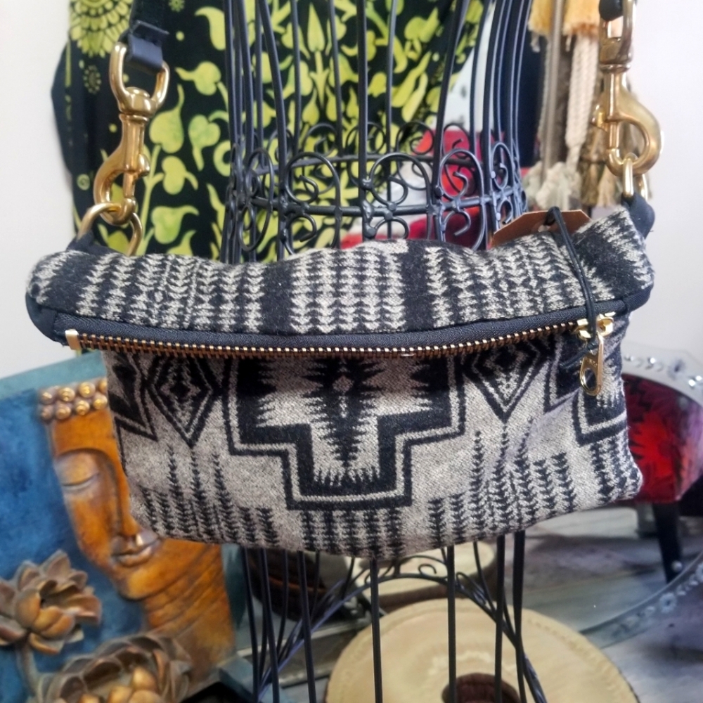 🆕️ Rais Case Southwestern Black and Gray Patterned Shoulder Bag.